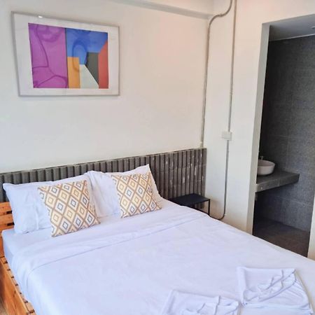 Haus Sathorn 11 Residence Bangkok Ngoại thất bức ảnh