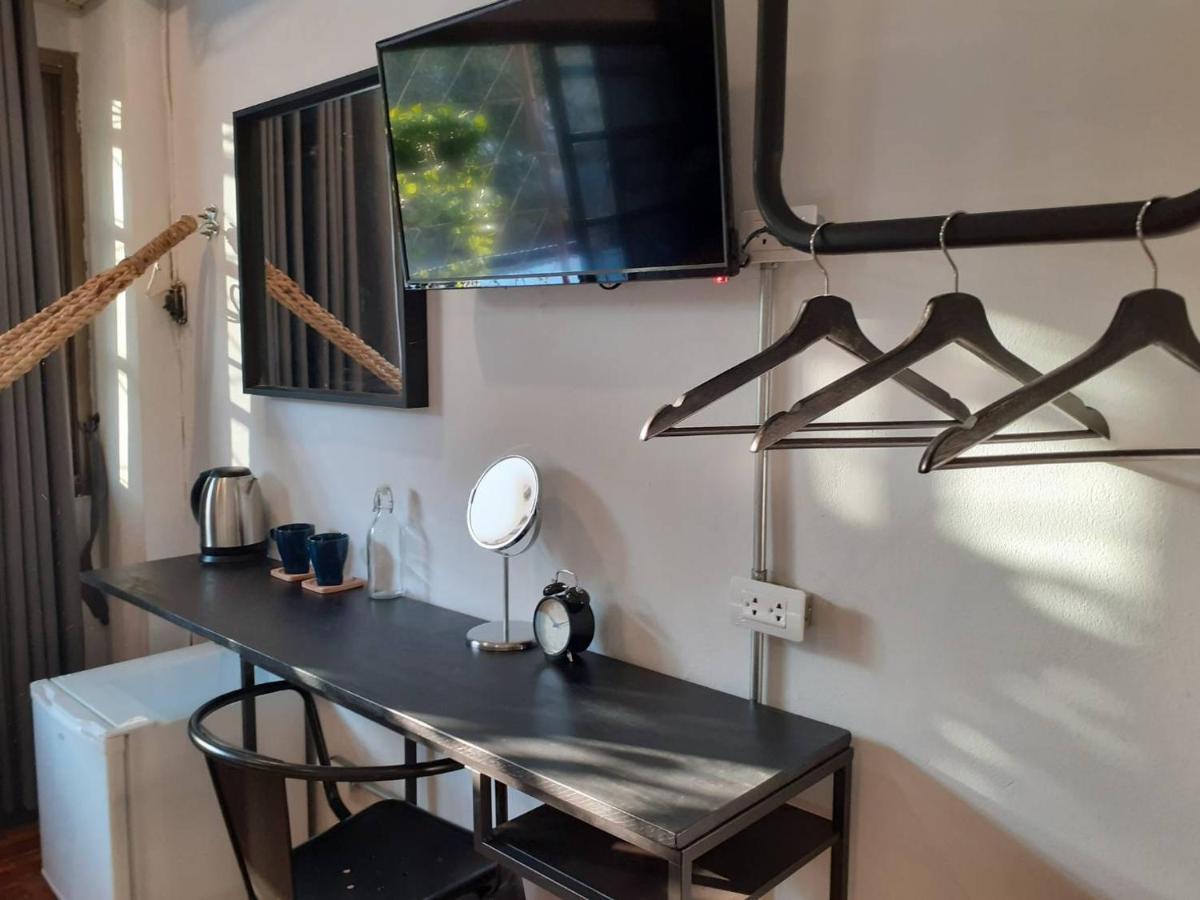 Haus Sathorn 11 Residence Bangkok Ngoại thất bức ảnh