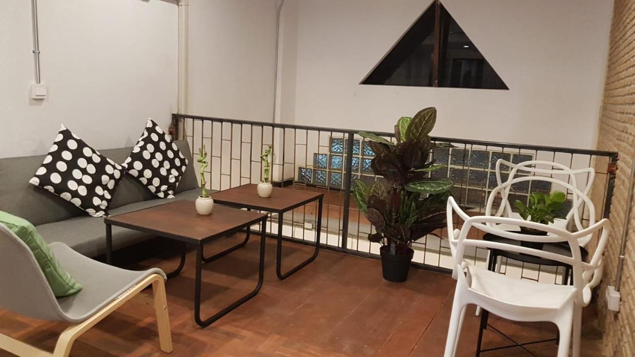 Haus Sathorn 11 Residence Bangkok Ngoại thất bức ảnh